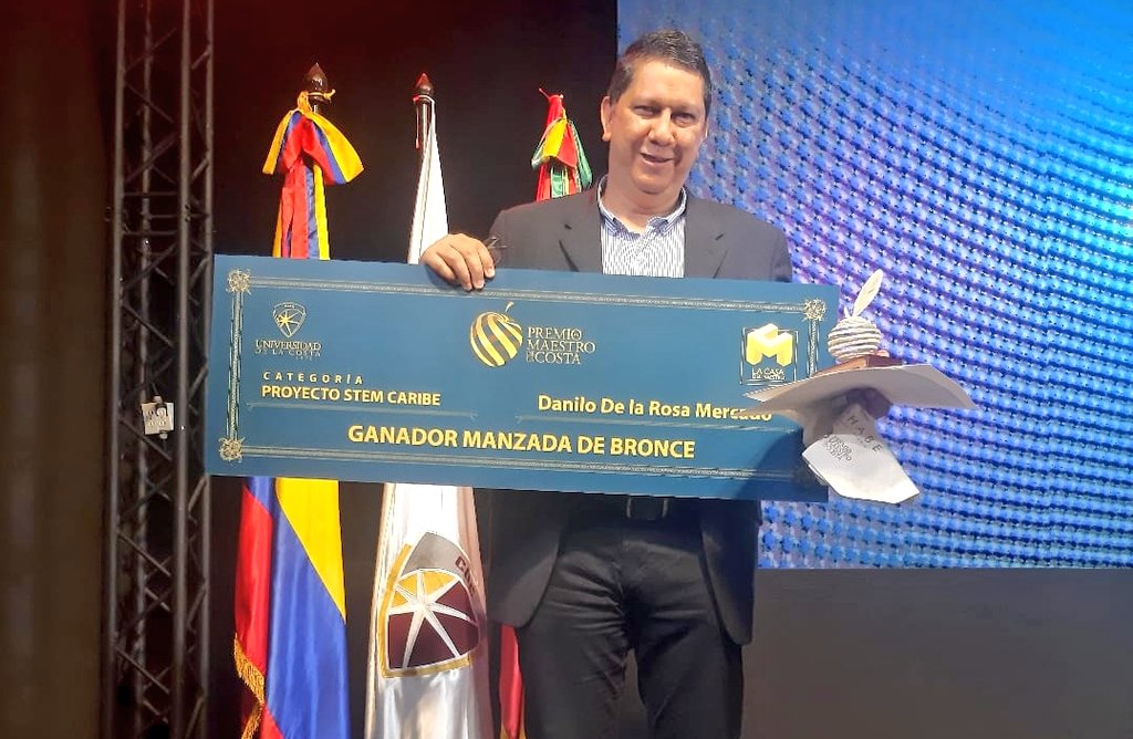 cataucgo's tweet photo. Los reconocimientos a nuestros rectores y profes del Atlántico siempre serán motivo de alegría 👏🙌

Felicitamos a la rectora @lilimartes, el profe Danilo y las tutoras del programa PTA por las manzanas de bronce y oro en los Premios #MaestroDeLaCosta 2022 @LaCasadelMaest2 https://t.co/2aiM2mgdms