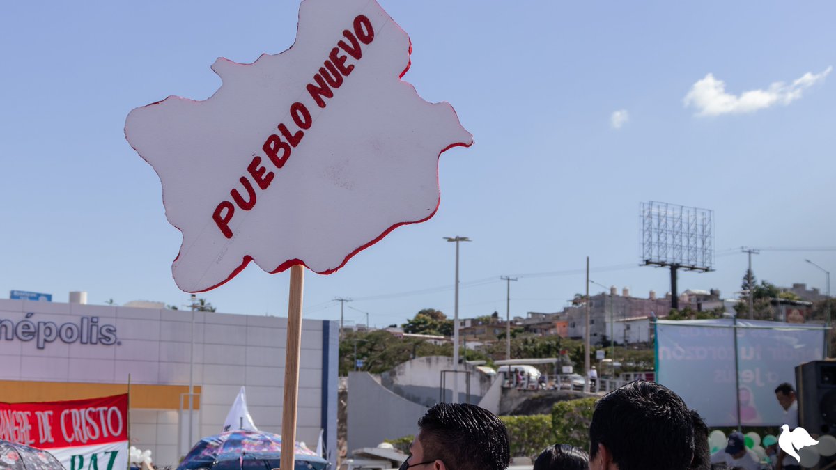JES_medios's tweet photo. El pueblo de Dios se une a nuestra marcha de testimonio recorriendo las calles de nuestra ciudad y exaltando el nombre de nuestro poderoso Dios 🗣✝️
#JesucristoEsperanzaSegura
#AlmasNuevasEnLasCampañas
#ChiapasRindeSuCorazónAJesús
#AcciónDeGraciasADios❤️
#29Años
#JESTV https://t.co/x5xZCnqbzm