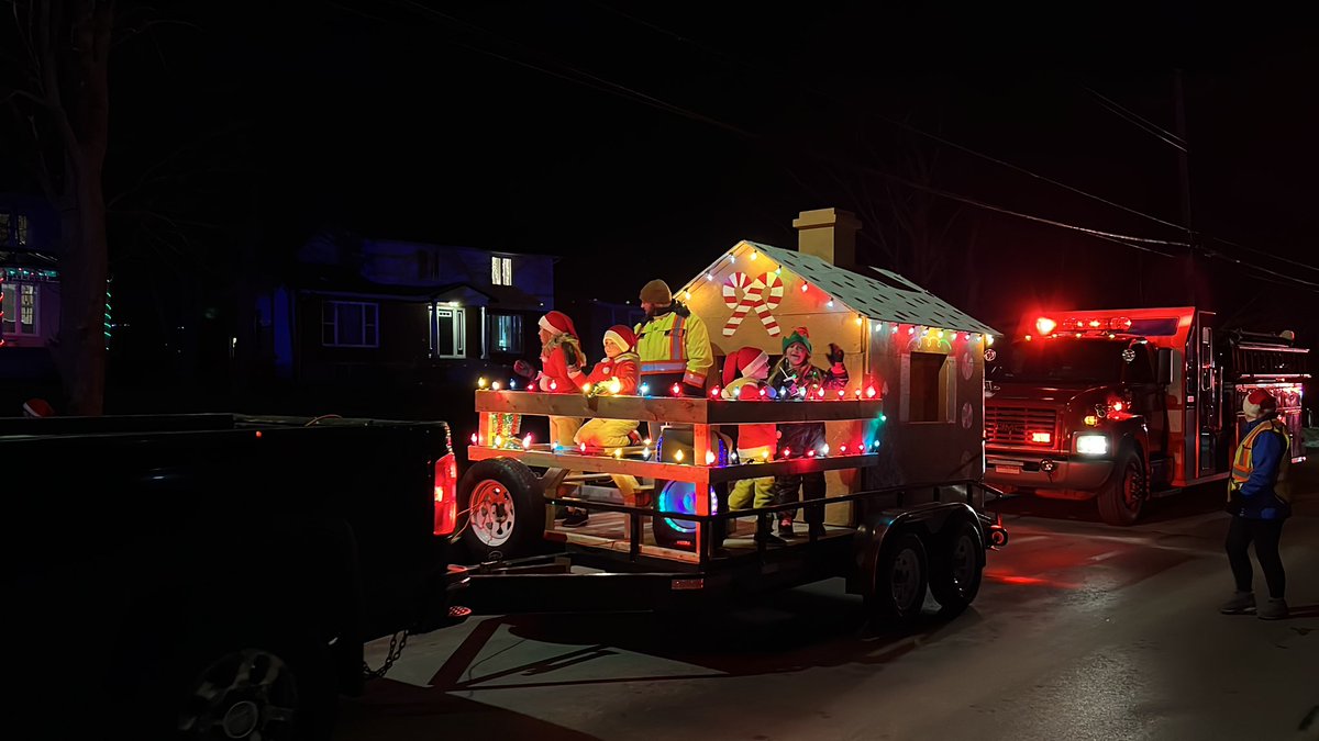 Town_BayRoberts's tweet image. Santa always arrives in style here in Bay Roberts! 🎅🏻

What a lovely night for our annual Illumination Parade! Thank you to all our staff, volunteers and participants for making it a wonderful parade. 

#FestivalOfLights25🎄