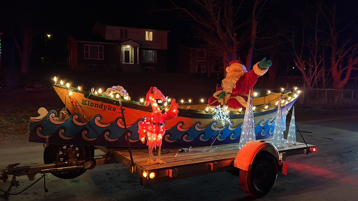 Town_BayRoberts's tweet image. Santa always arrives in style here in Bay Roberts! 🎅🏻

What a lovely night for our annual Illumination Parade! Thank you to all our staff, volunteers and participants for making it a wonderful parade. 

#FestivalOfLights25🎄