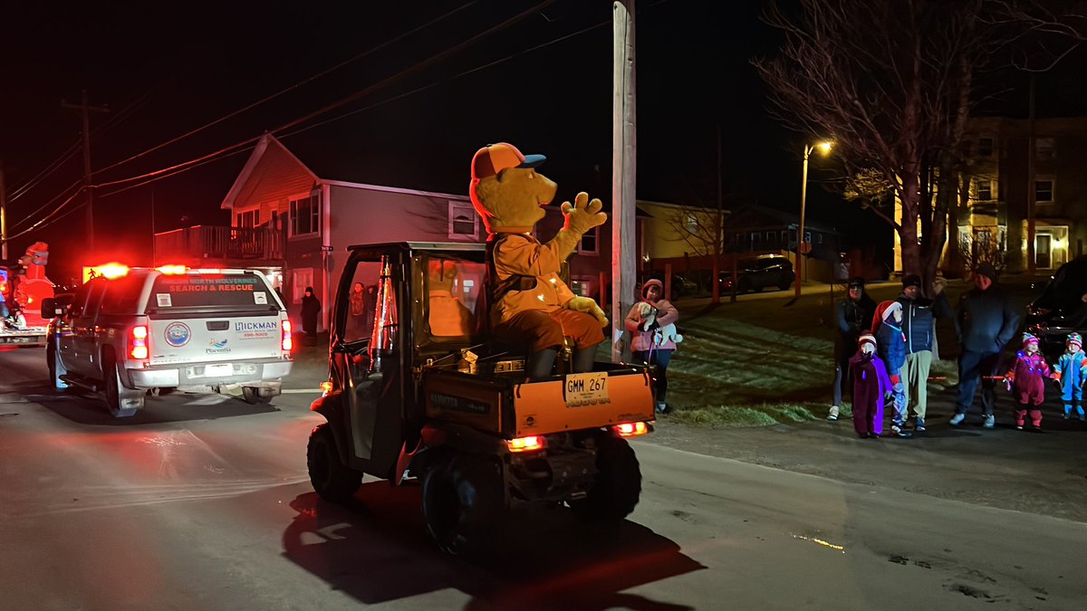 Town_BayRoberts's tweet image. Santa always arrives in style here in Bay Roberts! 🎅🏻

What a lovely night for our annual Illumination Parade! Thank you to all our staff, volunteers and participants for making it a wonderful parade. 

#FestivalOfLights25🎄