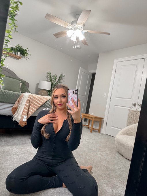 TW Pornstars - Julia Raleigh. The most liked pictures and videos from