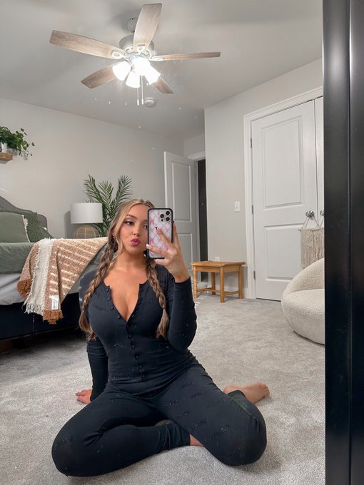 TW Pornstars - Julia Raleigh. The most liked pictures and videos from