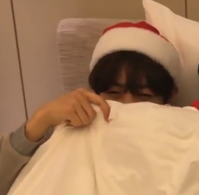 havitokki's tweet photo. it´s [ that ] time of the year ❤️🤍☃️✨🎄
#하빛 #하삐시간 #HAVIT #하삐의_달 https://t.co/Fwkp2tEVYC