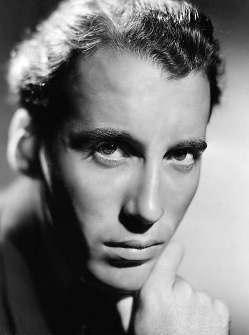 FilmsQuirky's tweet photo. #CorridoorOfMirrors (48) #ScottOfTheAntarctic (48)
#TheGayLady (49) #ValleyOfTheEagles (51)
#BombayWaterfront (52) #ThatLady (55)
#BeyondMombasa (56) #TheCurseOfFrankenstein (57)

#GoneButNotForgotten
#ChristoperLee (1922-2015)
#KnightsOfFilm #FilmTwitter📽️🎬
1/6 https://t.co/MSCQ5qfre4
