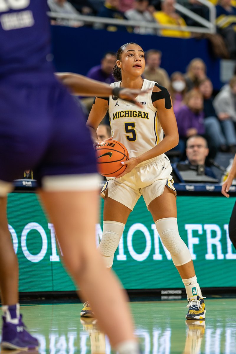 Just another day at the office for <a href="/Lailaphelia/">Laila</a>:

18 points on 7-12 shooting
5 rebounds 
3 steals
Team-high +14 in 38 minutes

#GoBlue