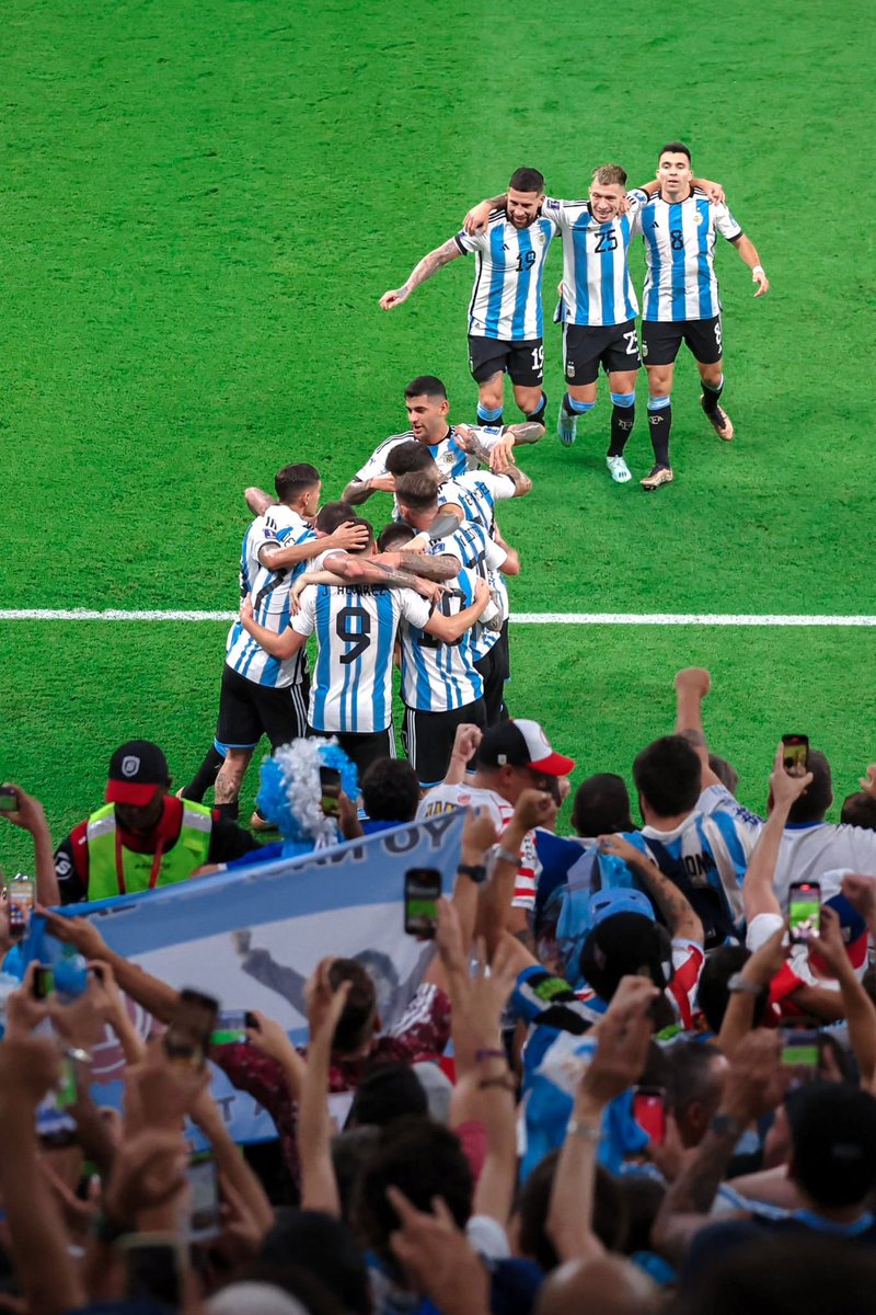 _MateoMJ's tweet photo. 🇦🇷 Argentina 2 - 1 Australia 🇦🇺

Empezó la recta final, y a partir de este momento, no existen batallas fáciles. Hoy a la mañana miré el partido por segunda vez, y anoté un par de cosas. Procedo a subirlas. https://t.co/imaSlRjAif