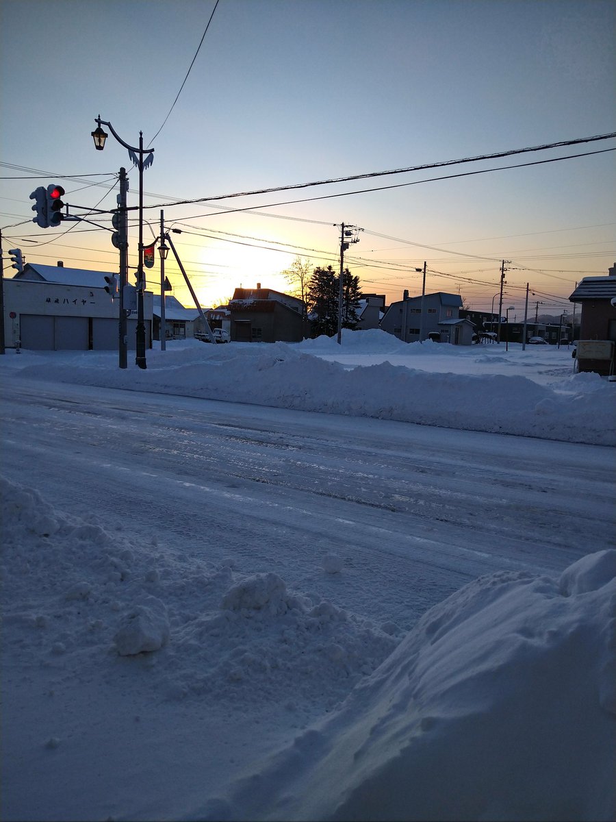 ISA_asahikawa's tweet photo. おはようござい��す☀
今週は浜頓別町で勤務、気温−8℃🧊

追走系業務だもんでまずは、安全運転の徹底ヨイカ?で行きたいと思います🚙

それでは構えて、安全運転の徹底ヨイカ?安全運転徹底ヨシ👉今日も1日ご安全に!

#警備 #警備員 #ISA #旭川市
#交通誘導 #運転 https://t.co/6oJiQw99C2
