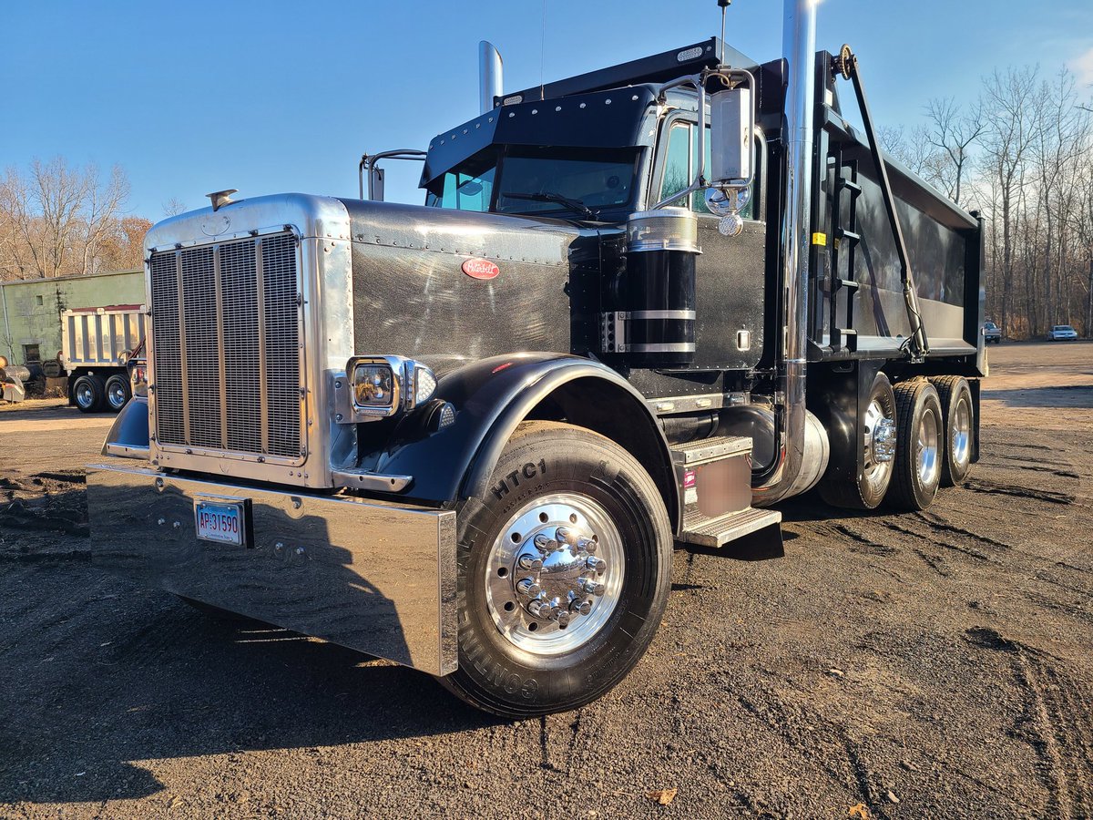 MatanaMuddCobw1's tweet image. • Year - 1996
• Make - Peterbilt 
• Model - 379
• Miles - 1,086,343 (Rebuild only 400,000 miles)
• Motor - CAT 3406B 
• Suspension - Spring
• Air Ride Cab
• Transmission - Manual - Eaton - Fuller
• Speeds - 18
• Axels - Tri
#Peterbilt #Triaxle #ForSale