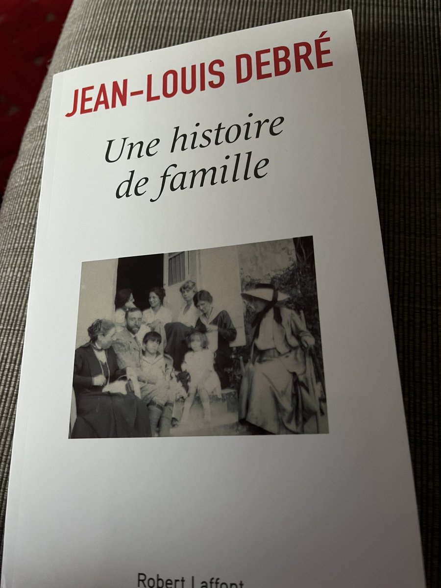 Le sentiment religieux. Selon JLDebré.
#MichelDebré l’avait, il s’est converti au catholicisme pendant sa captivité en 1940. #UneHistoireDeFamille.
L’un de ses points communs avec #FrançoisMitterrand, fervent catholique dans sa jeunesse, puis agnostique qui priait tous les soirs.