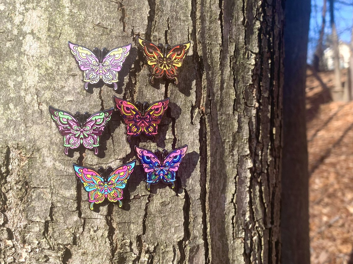 Dropping at 7PM EST + Giveaway
madgeniuscollective.com
Follow, retweet, and tag a friend for a chance to win a mystery pin of another new design that has yet to be released!
Will draw Wednesday night.