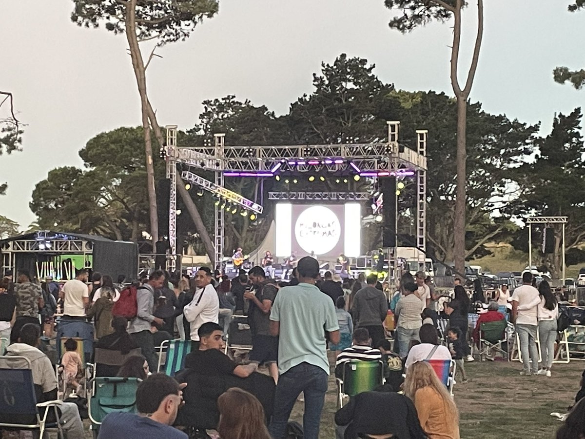 FocusPunta's tweet photo. En #Parque El Placer la @MaldonadoUY está desarrollando la #Puntafest desde el mediodía y hasta la noche con entrada libre y gratuita. #shows #cerveza #foodtrucks #dj #verano23 https://t.co/KQpR0vHMZu