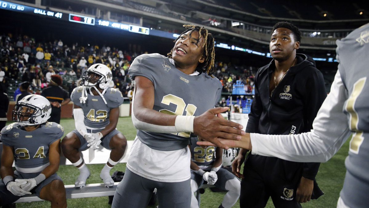 SportsDayHS's tweet photo. SportsDayHS offensive player of week ‼️

South Oak Cliff RB Danny Green ✌️🏈

#txhsfb 
📲https://t.co/TEAyFzJdr0 https://t.co/EXV2VzbCv8