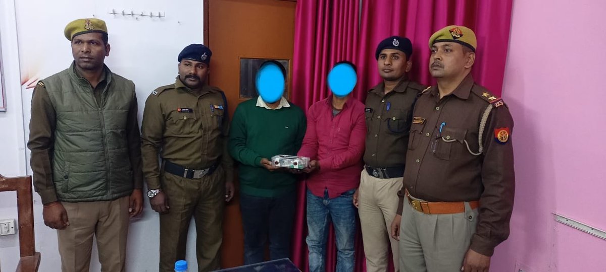 #OperationRailPrahari
'Uniform is our responsibility.'
Two accused involved in Theft of passenger's belongings were arrested by joint team of #RPF Gorakhpur cantt. & GRP with recovery of the Theft property on 04.12.2022. @drmljn @RPF_INDIA @rpfner @rpfpcgkc