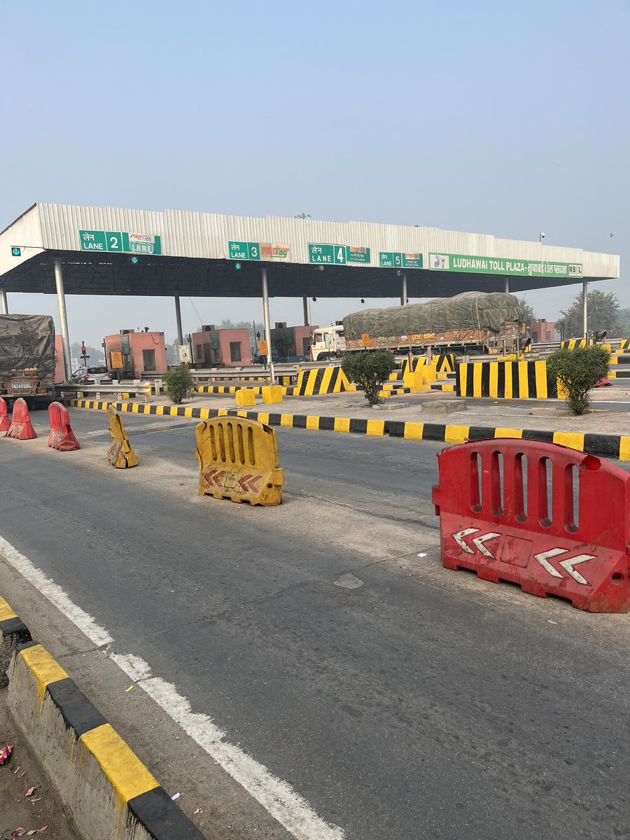 being_ashu91's tweet photo. @NHAI_Official @nitin_gadkari @NationalHways Public Facility at Ludhawai Toll Plaza, Rajasthan is closed and when asked about it they said it’s been closed since pandemic, but toll are being collected. https://t.co/90NUp96rqL