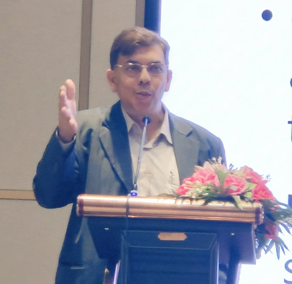 ERodDev's tweet photo. #Lockdowns prompted by #COVID19 have negatively affected #educational outcomes w/long-term repercussions for the #Mekong w/ already large deficits in #HumanCapitalDev, points out @jayantmenon @cdri_cambodia event today. https://t.co/guWcJ6XSsF
