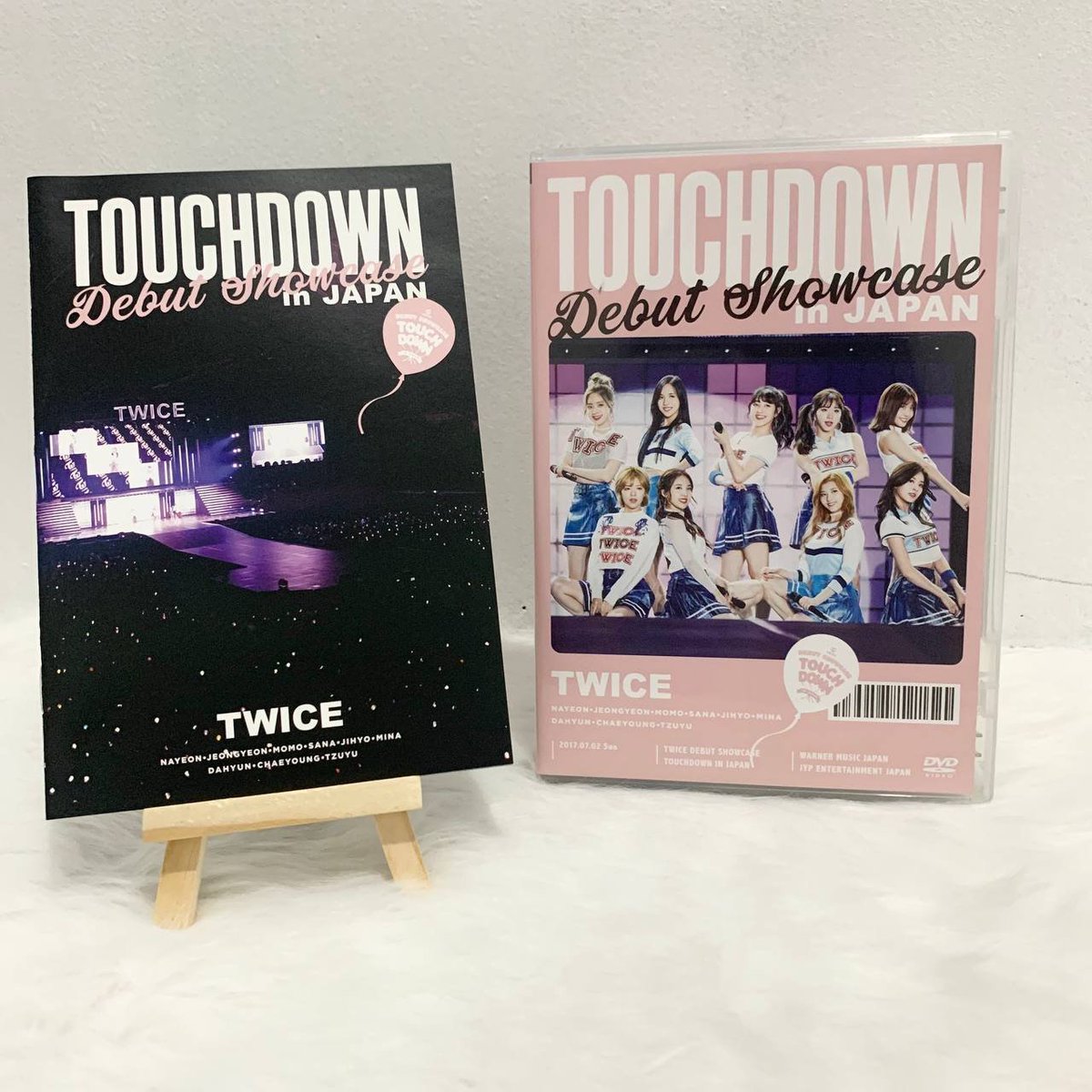 lemberryph's tweet photo. ꒰🛒꒱ wts lfb ph help rt 

  touchdown debut showcase in japan ♡
𓏔 ₱549
𓏔 shopee: https://t.co/3XbOQH8N3q

🌷. . . twice onhand cod sco dvd bluray https://t.co/CmnsTOGi3I