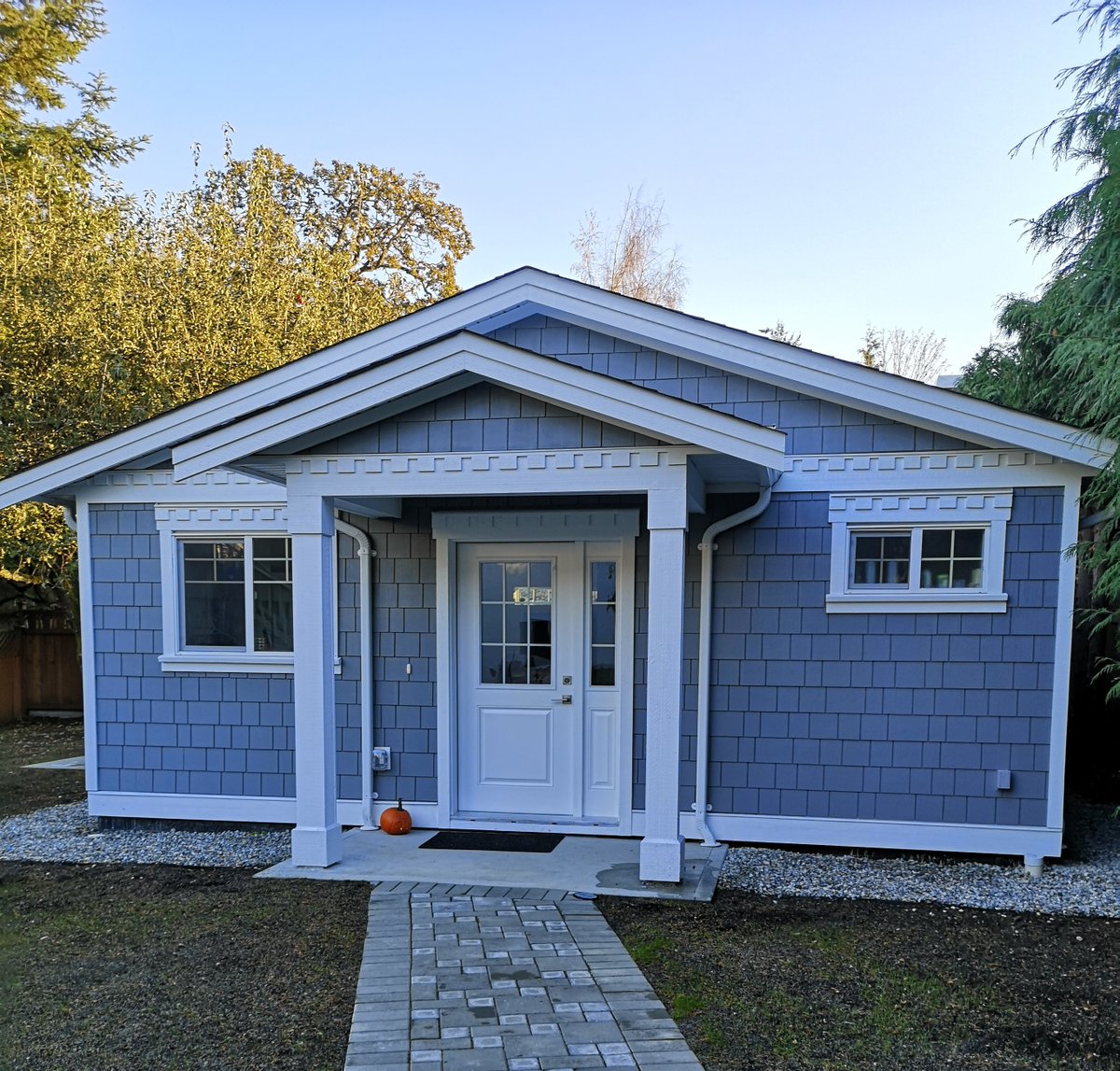 BackyardBungalo's tweet photo. Backyard Bungalows Garden Suite. 700 sq ft. 2 Bedrooms, 1 Bathroom, Laundry Room, Open Concept Kitchen Living Room with Access to Patio. Video at https://t.co/hChrtWcOaO https://t.co/VgI47u9tNr