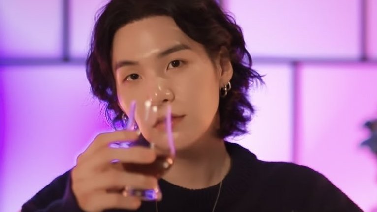 btsuyprojects's tweet photo. 📢 INFO ARMY'S 

Mañana se lanzará el primer episodio de 'SUCHWITA', programa especial de #SUGA.

⏰Horarios:

Lunes, 5 de diciembre 
07:00 AM 🇨🇷🇬🇹🇸🇻🇳🇮🇭🇳🇲🇽
08:00 AM 🇵🇪🇨🇴🇪🇨🇵🇦🇨🇺
09:00 AM 🇩🇴🇧🇴🇵🇷🇻🇪
10:00 AM 🇦🇷🇺🇾🇧🇷🇨🇱🇵🇾
02:00 PM 🇪🇸

(https://t.co/d2tikUFkLx) https://t.co/0DzdreTXrL