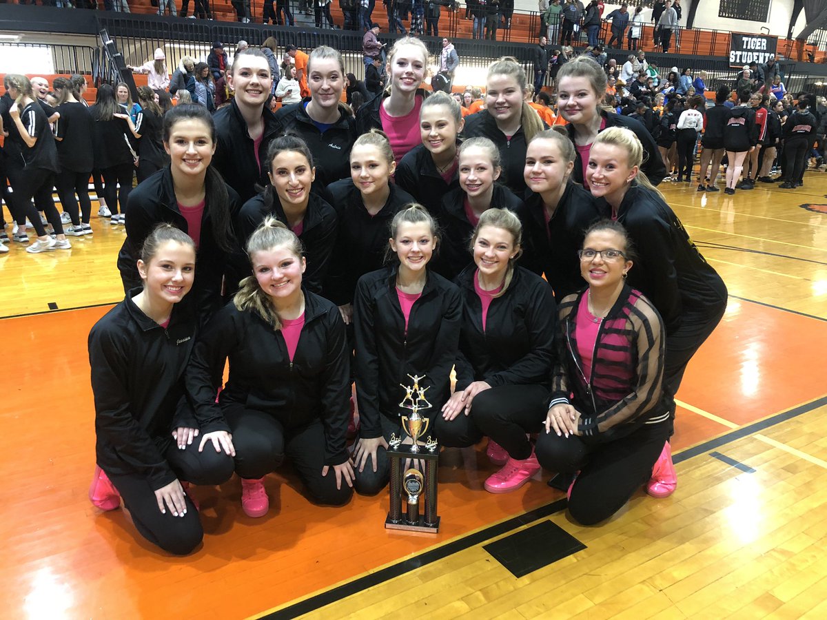 Hawkettes_JHS's tweet photo. Happy to have had a later bus time today! 😂 Lots of energy on the floor today 🥰💗🖤 #dancelikeahawkette https://t.co/oIFmf6fVpF