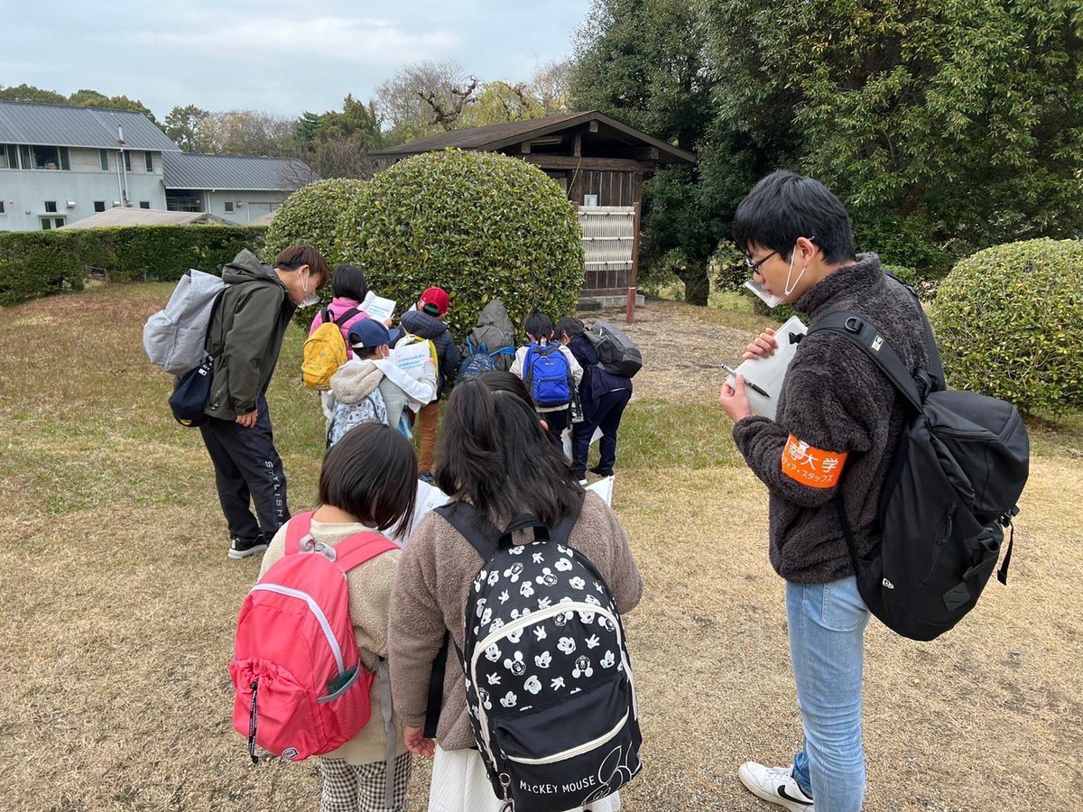 volusuta19's tweet photo. 【活動紹介】
低学年向けアウトドア活動🍁

12/4(日)に、交野市の「大阪公立大学附属植物園」を、交野市の小学生と探索しました🚶✨

目指せ植物マスター❗️を目標に、みんなで植物について学びました📖✏️

ボラスタ気になるなって方！気軽にDMまで📲 https://t.co/VESZTsCRK4