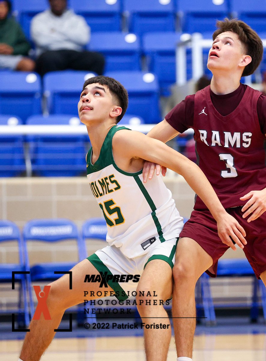 SnapPicsSA's tweet image. MaxPreps photographs Holmes Huskies vs Marshall Rams. The won 67-59. All images can be seen here: maxpreps.com/photography/ga…