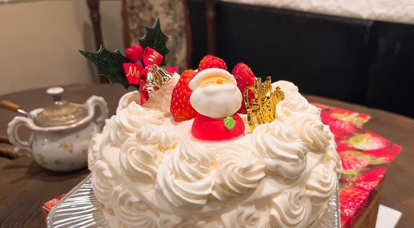 KingStrawberry7's tweet photo. 今年も保存料などを使わずに手作りでスポンジから焼き上げる、お体にも美味しいクリスマスケーキを数量限定で販売致します🎂12/8日までキャッシュレス決済でご予約頂くと20%戻ってくる品川区還元事業対象となりますのでお早めにご活用ください✨#クリスマス #クリスマスケーキ #品川　#武蔵小山 #東京 https://t.co/CQxbwCMknx