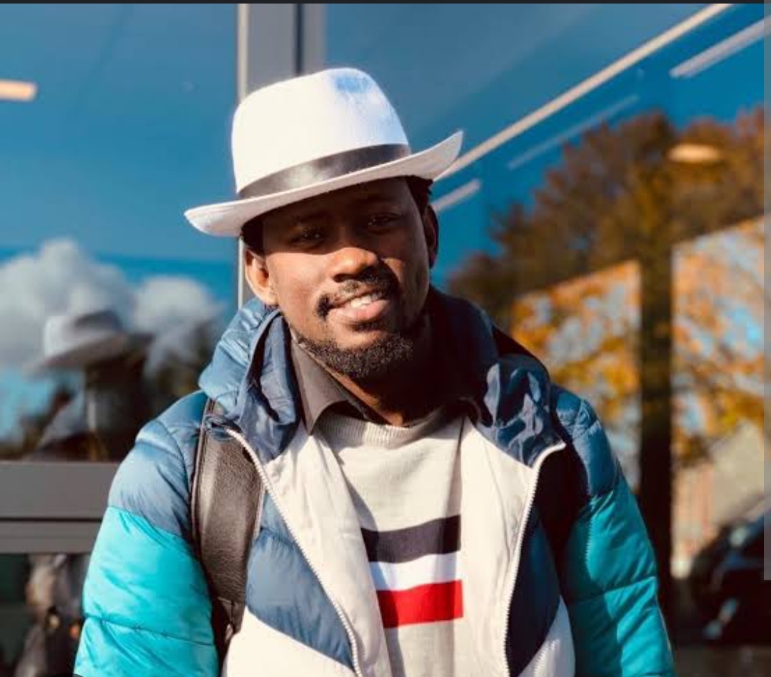 912CroozeFM's tweet photo. Sealing the first hour with #Yooya by Levixone and Ray G, powered by @mtnug https://t.co/zteY9R2VHT