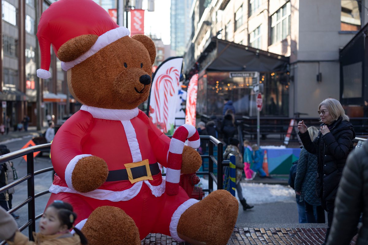 gotovan's tweet photo. 週末にイエールタウンで行われていた毎年恒例イベント「 #CandyTown 」の写真。#Yaletown @iyaletown https://t.co/wWNGRNBljS