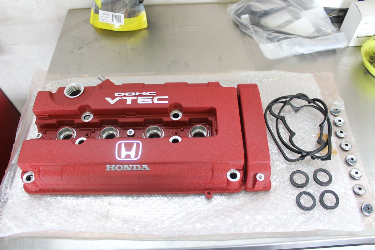 MANABOON_SNS's tweet photo. ヘッドカバー交換です🛠
#manaboon #typer #db8 #jdmgram #integra #dc2 #vtec #vtecsociety #vtecsound #vtecculb #saclam https://t.co/yR2yR3kBrW