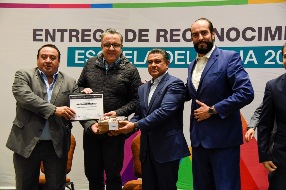 frutis10's tweet photo. Felicito a todos los servidores públicos que participaron en el programa de “Escuela del Agua 2022”, en la @CaemEdomex reforzamos los vínculos con las autoridades municipales a través de estas capacitaciones. Apoyar el desarrollo profesion https://t.co/B3QORnrHwt