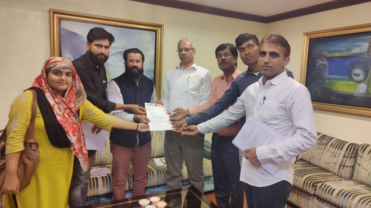 बिल्कुल! हम हजारों बेरोजगार engineers #BharatJodoYatra में हमारी पीङा लेकर आ रहे हैं। माननीय <a href="/ashokgehlot51/">Ashok Gehlot</a> का पहले 2019-20 व मंत्री <a href="/rameshmeena63/">Ramesh Meena</a> जी की 15/03/22 को 2100 घोषणा और मुख्यमंत्री जी <a href="/RajCMO/">CMO Rajasthan</a> से दो बार वार्ता में नियमित भर्ती का आश्वासन और अब संविदा भर्ती क्यों?