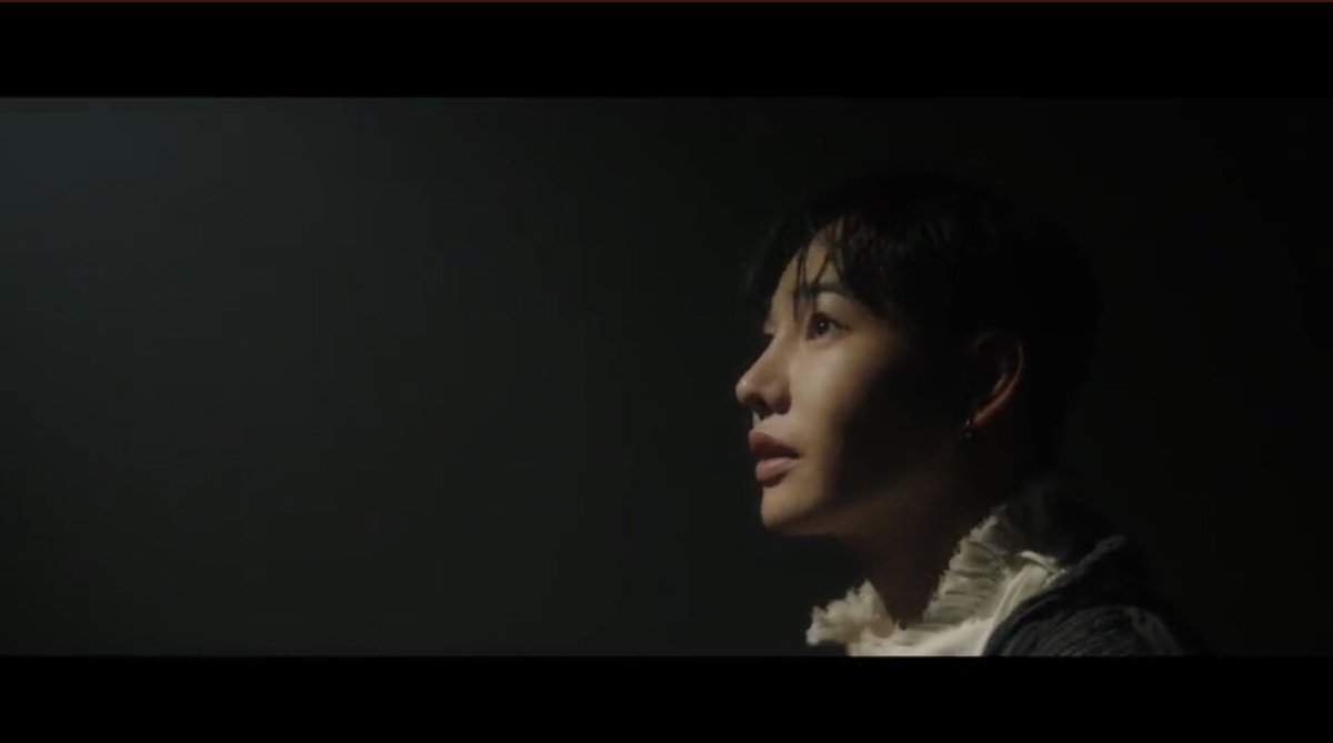 flyagain1511's tweet photo. @peckpalit หล่อเกิ๊นนนน
"Mignight Kiss"

#เป๊กผลิตโชค
#PeckPaLitChoke
#ColourSoulMidnightKiss 
#AboutTheKiss https://t.co/DtJ7lCN0Os