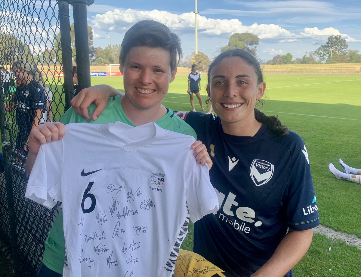 Holly finally had a chance to grab a photo with <a href="/claudia_bunge/">Claudia Bunge 🇳🇿</a> and her Tokyo 2020 Ferns shirt! <a href="/beatitbystotty/">beat it. by Stotty</a>