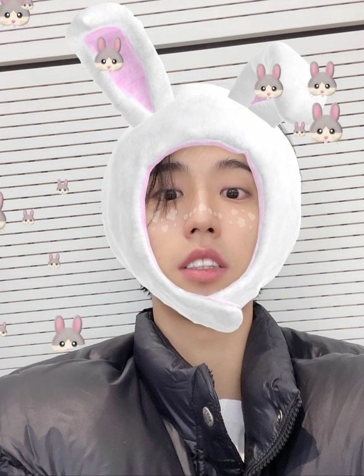 jiusungthinker's tweet photo. hey~

#HAN #JIU #Dreamcatcher #StrayKids    #한 #지유 https://t.co/pGz4armP95