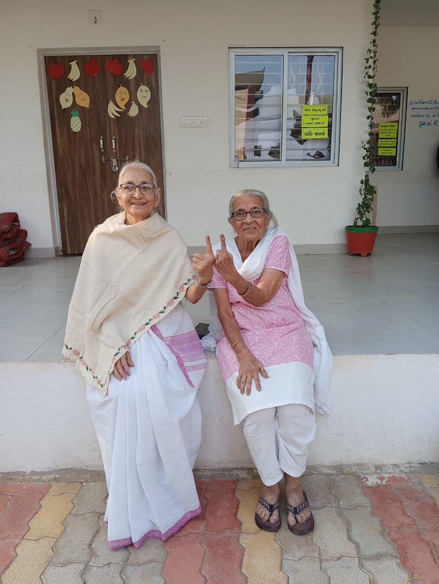 #GujaratElections2022 85 વર્ષની વય ધરાવતા લીગલ ડિપાર્ટમેન્ટ ના નિવૃત્ત સેક્રેટરી શ્રી કોકીલાબેન રજનીકાંત ત્રિવેદીએ પોતાના હમઉમ્ર તથા મિત્ર એવા 72 વર્ષની વય ધરાવતા ગીરાબેન સતિષભાઈ પટેલ સાથે અનેરા ઉત્સાહથી મતદાન કરી ખુશી વ્યક્ત કરી. #Avsar @pkumarias@PIBAhmedabad@deognr <a href="/CEOGujarat/">Chief Electoral Officer, Gujarat</a>