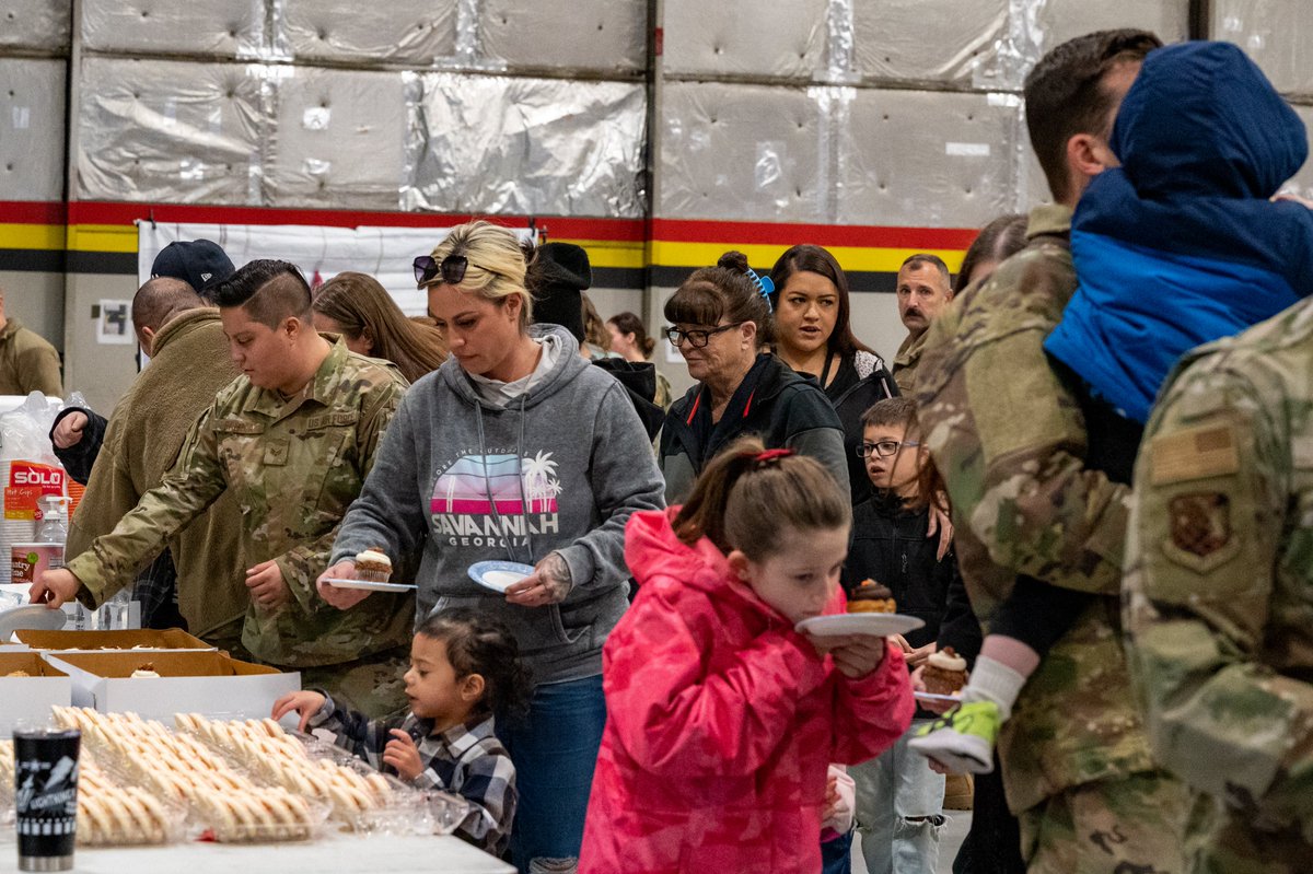 Jolly Old Saint Nicholas arrived today, in style, to hand out presents to the children of the 419th Fighter Wing. Reservists and their families were able to enjoy treats, activities and music. Read about it Below!👇 419fw.afrc.af.mil/News/Article/3…