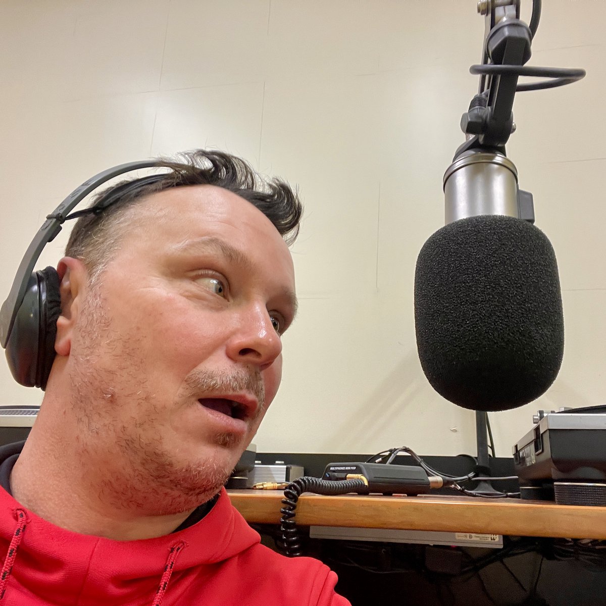 AnitaEccleston's tweet photo. What a thrill performing live on the air @CJSF this week for Wham Bam EAST VAN with DJ Medy. 📻🎶 I was so nervous at first! Glad Patrick Collins, my partner and co-producer for the Golden Hour and Long Nights videos, joined us too!💛Catch the replay: https://t.co/e4vRd9rJlD https://t.co/182tkVtVtz