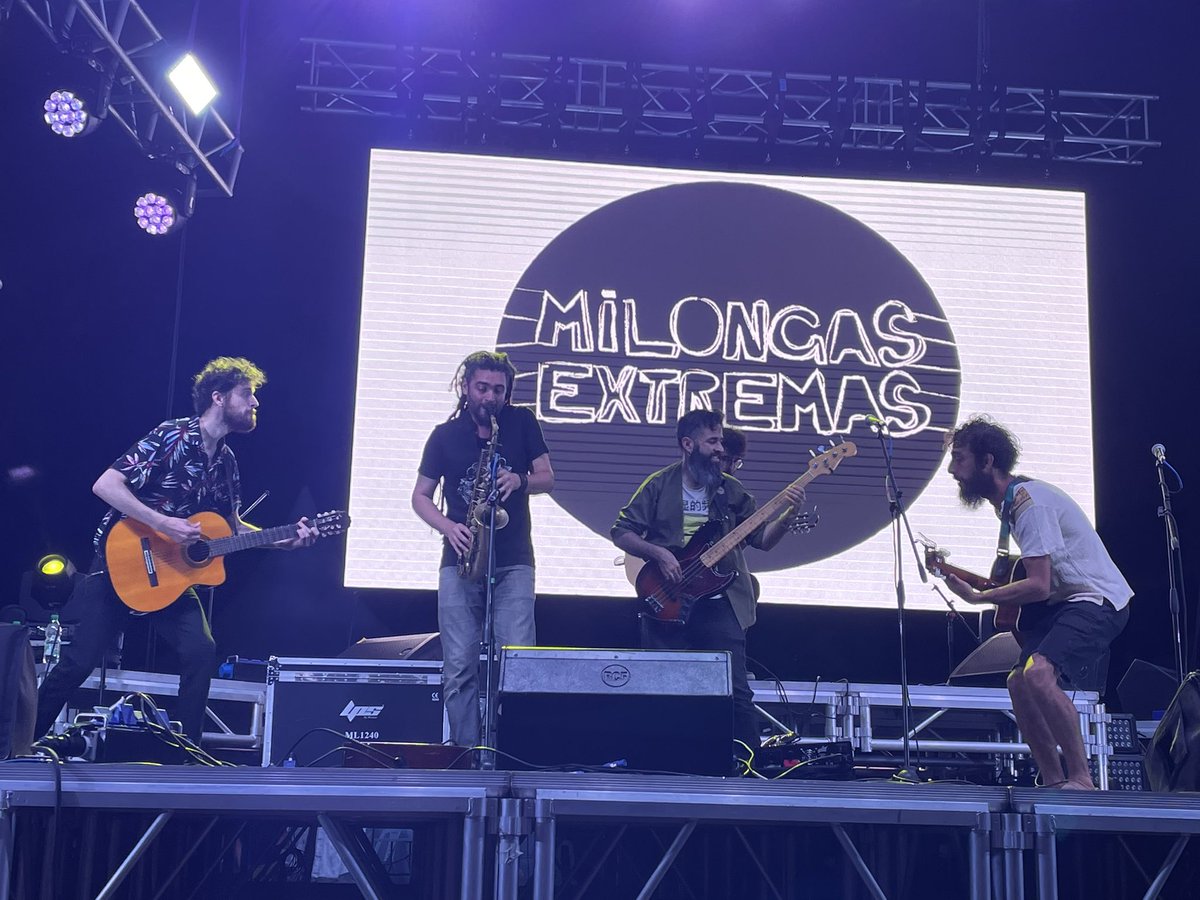 FocusPunta's tweet photo. Impresionante el público en la #Puntafest
Miles de personas disfrutando de espectáculos al aire libre gratuitos para todos en una noche de #pretemporada imponente!!
@MaldonadoUY https://t.co/iPXzDXiJma