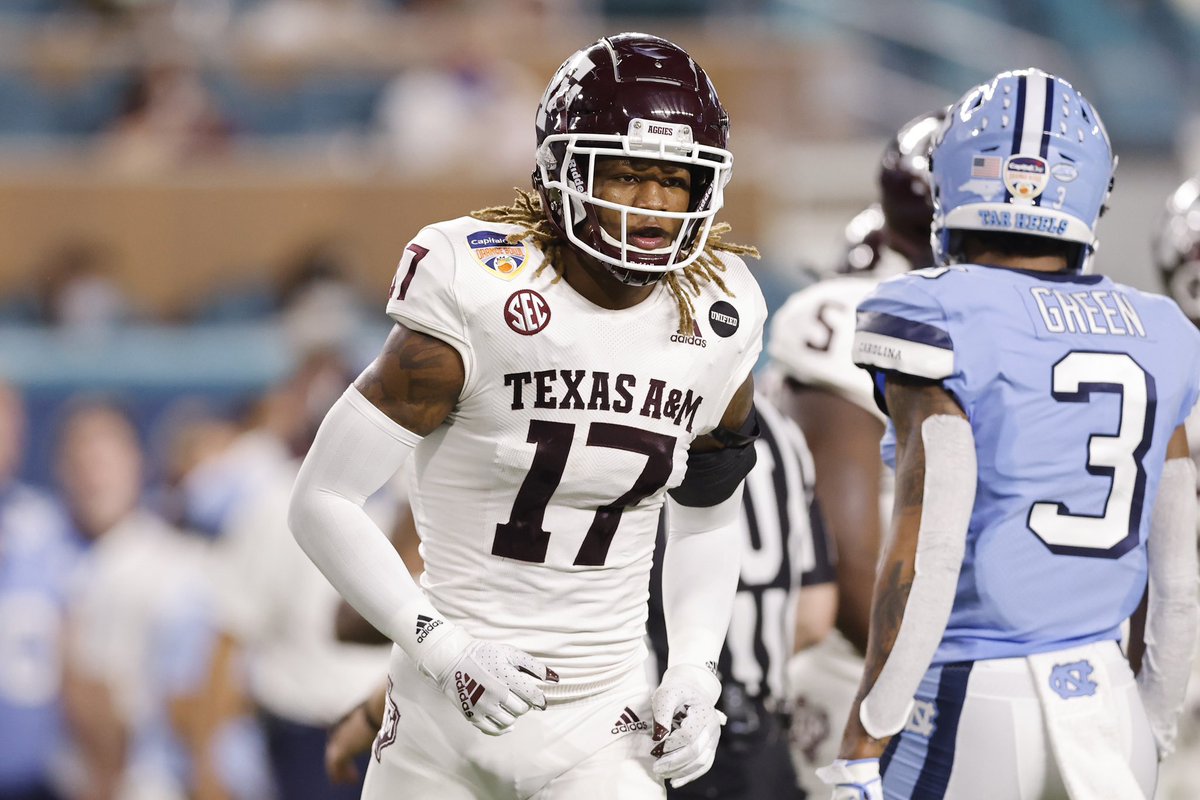 BarstoolTexasAM's tweet photo. Jaylon Jones has officially declared for the NFL Draft! Thank you for everything 17! @OriginalJaylon https://t.co/vNggr38qHy