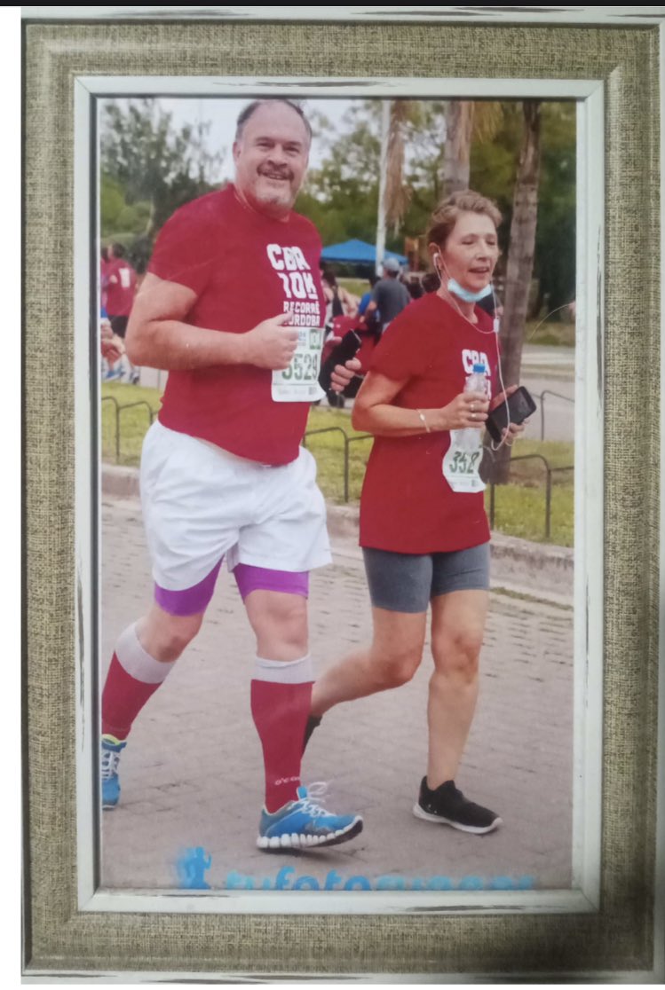 Todo muy lindo con emigrar pero hoy lo único que quiero es abrazar mamá, ir a verte y estar en casa. 
Porque papá? Porque… eras mi héroe, vos podías con todo, porque no te volviste a despertar? Porque?
