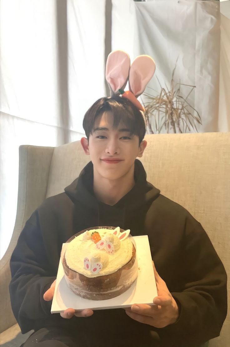 DaldiRacha's tweet photo. I’ve only been a fan a year, but I love you so much and only want the best for you🥹 

I will miss you much my bunny! stay safe and Wenee will be here when you come back to us 😭💙 @official__wonho 
#WONHO #AlwaysWithWonho #WENEE https://t.co/vRXSpj9MTM