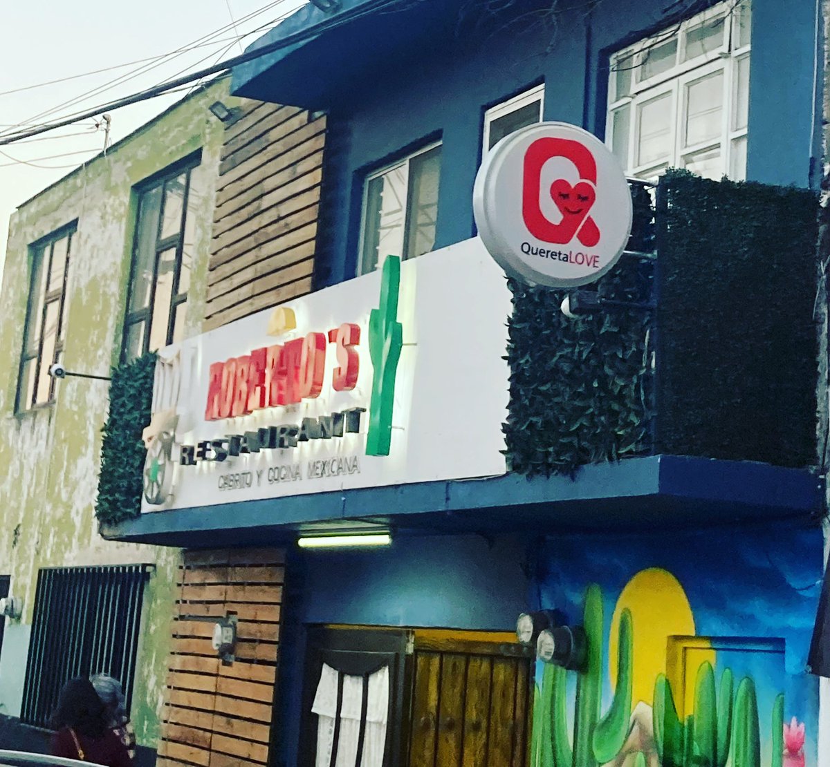 leo_letruji's tweet photo. De los mejores taquitos de suadero, en Robertos, si no han venido, se los recomiendo. 

@SoyQueretaLOVE https://t.co/5xUG7A8Z9j