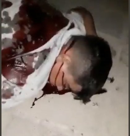 Insane218's tweet photo. @Amooamirkhan با کمال احترام با اینکه حساسیت در مورد حمله خارجی رو می‌فهمم. مثل داعش هیچ راهی برای کنار رفتن ج. ا نمیبینم. حتی به فرض میلیونی‌بیرون اومدن ایرانی ها چند ده هزار از مارو قربانی خواهند کرد قبل از کنار گذاشتن اسلحه https://t.co/KeTYtZzzNi