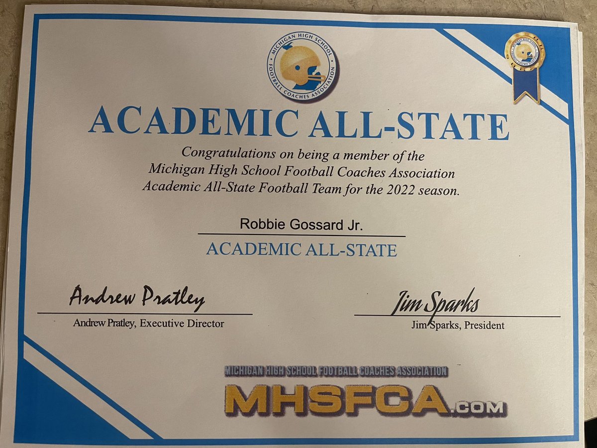 SaraNiese's tweet photo. Football Banquet ♥️🧲🖤 @gossard_jr #SeniorYear #AllStateAcademic #IronmanAward #ScholarAthlete #ProudMomma https://t.co/4RU9eIIUBM