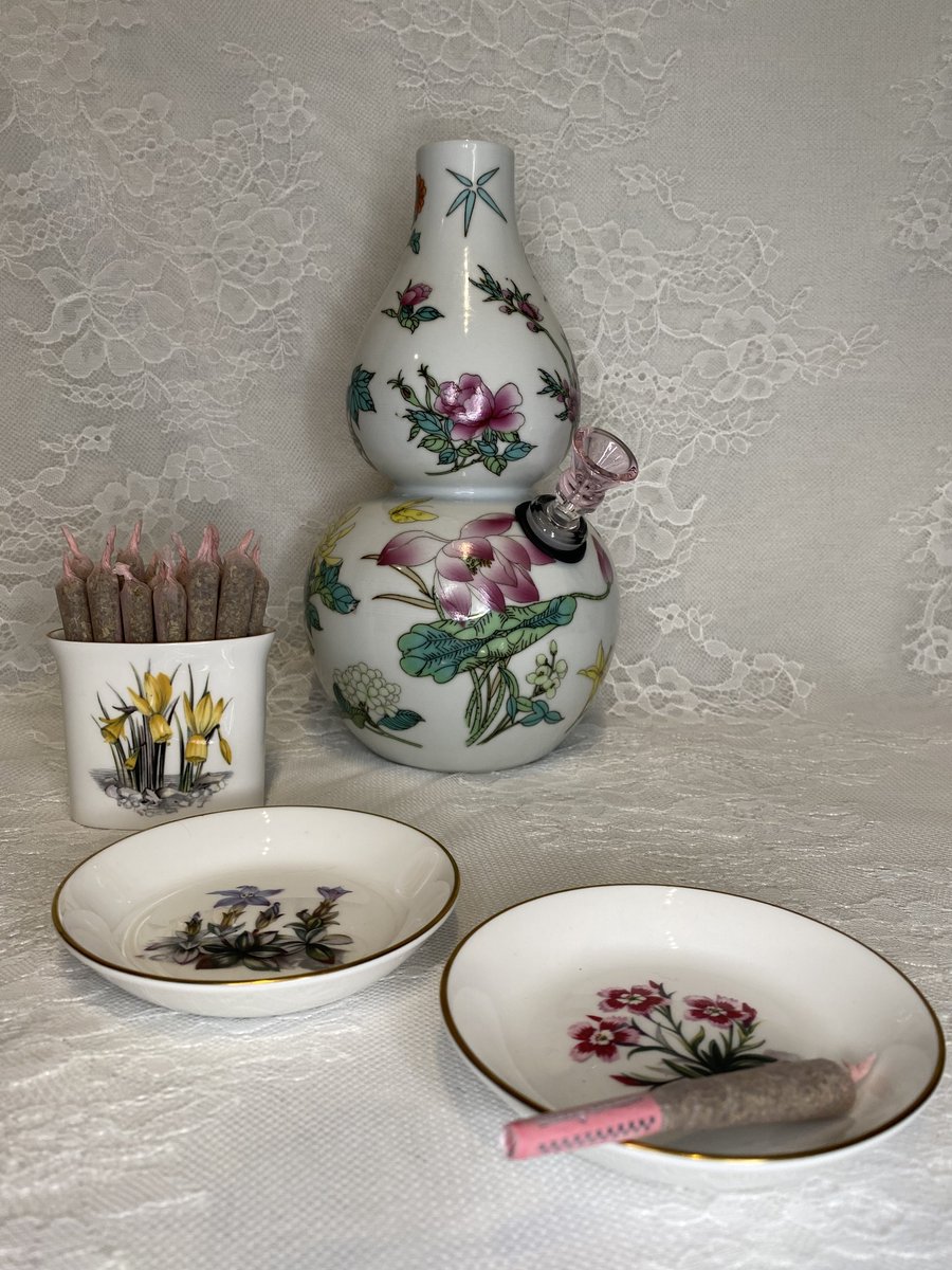 PeaceRoseShephe's tweet image. I make bongs out of decanters &amp;amp; vases. I also sell vintage smoking accessories💕
wastedwaterpipes.com