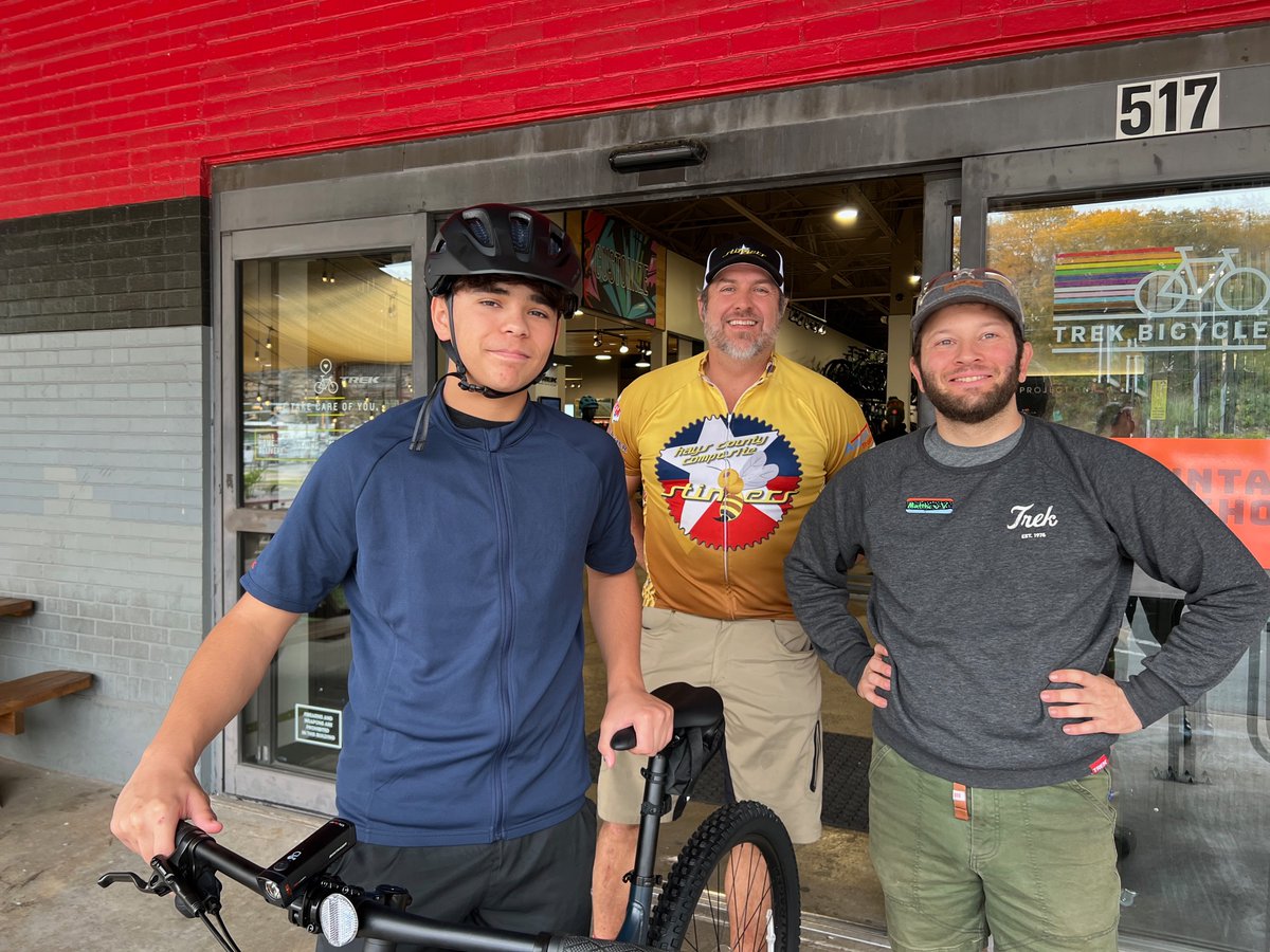 DonaldDinATX's tweet photo. Congratulations to Tyson of @Hays_Hawks  in @HaysCISD. Tyson is the recipient of a brand new @trekbikes in partnership with @nationalmtb and local Trek Bicycles Lamar who received and assembled the bike.

Tyson, it is great to have you as a member of the @hayscc_mtb https://t.co/P1RwYL1QqJ
