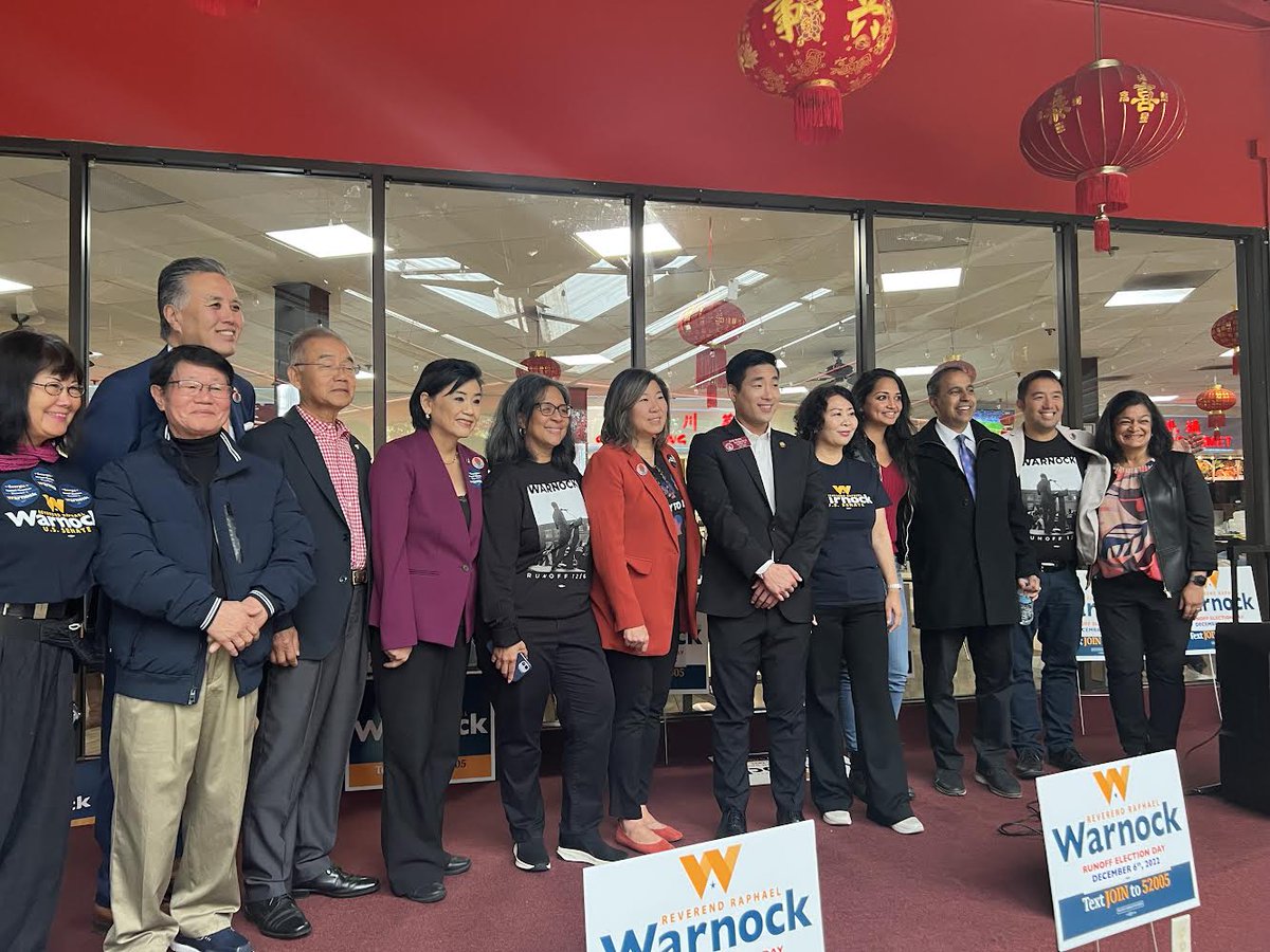 Grace4NY's tweet photo. The Warnock Team is meeting AAPI voters where they are and in the languages they speak! I'm proud to do my part to get out the vote and re-elect a champion for AAPIs and every community. @AAPIVictoryFund @ASPIRE_PAC https://t.co/aX1BO9fiaC