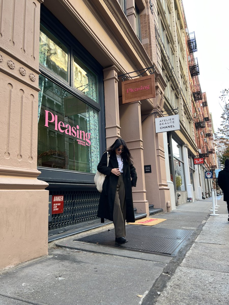 samanthapriv's tweet photo. found my @pleasing today at the NYC pop up ๐โจ #PleasingNYC https://t.co/QdDfaREoO8