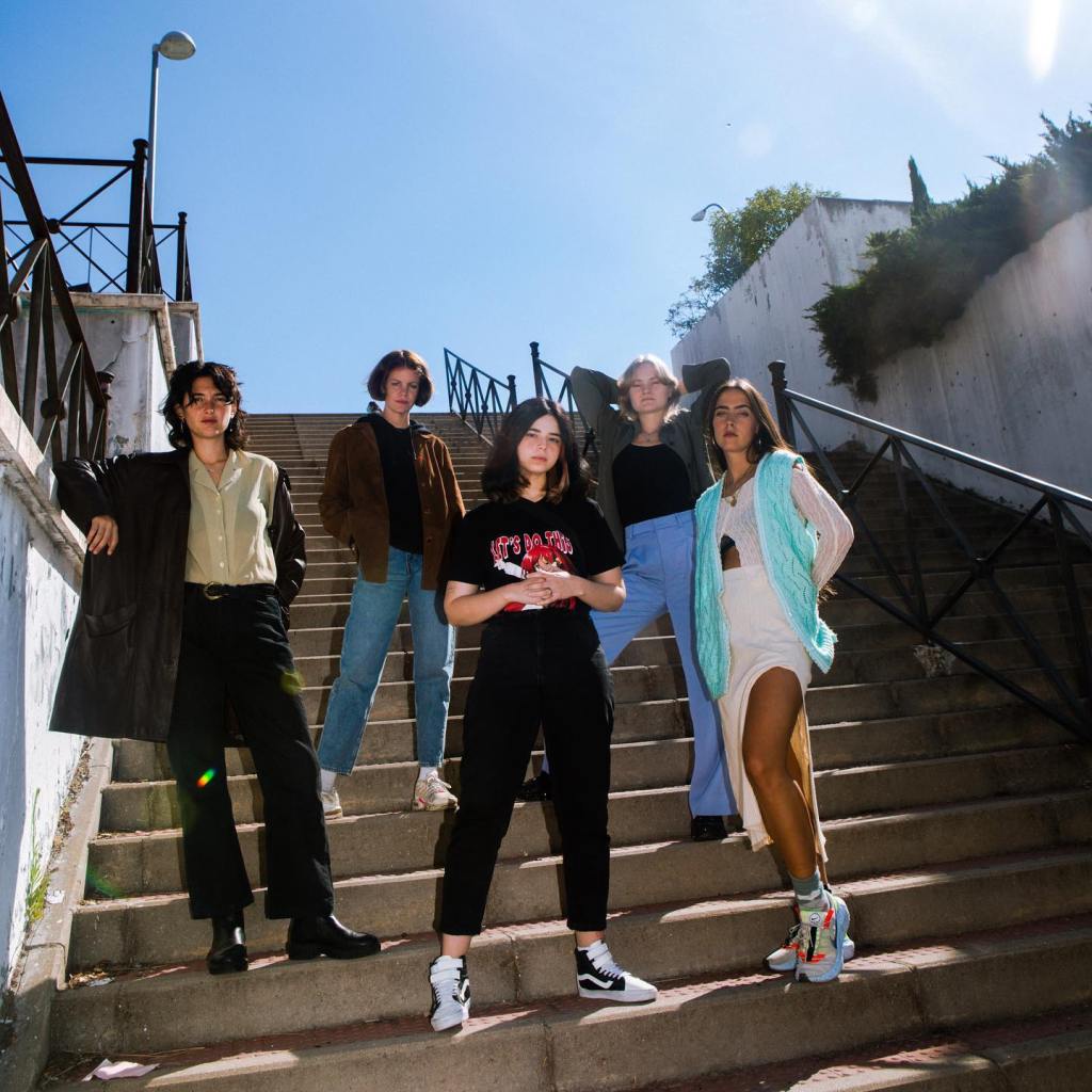 #NewNoise: Mexico’s Bratty released her new single “¿Y Cómo?“, a collaboration with Hinds, to announce the January 5, 2023 release of 'Es Mi Fiesta Y Si Quiero Hago Un EP' via Universal Music Mexico. 
buff.ly/3VtLRMf
